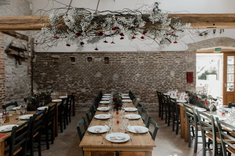 Photo d'une table lors d'une cérémonie de mariage