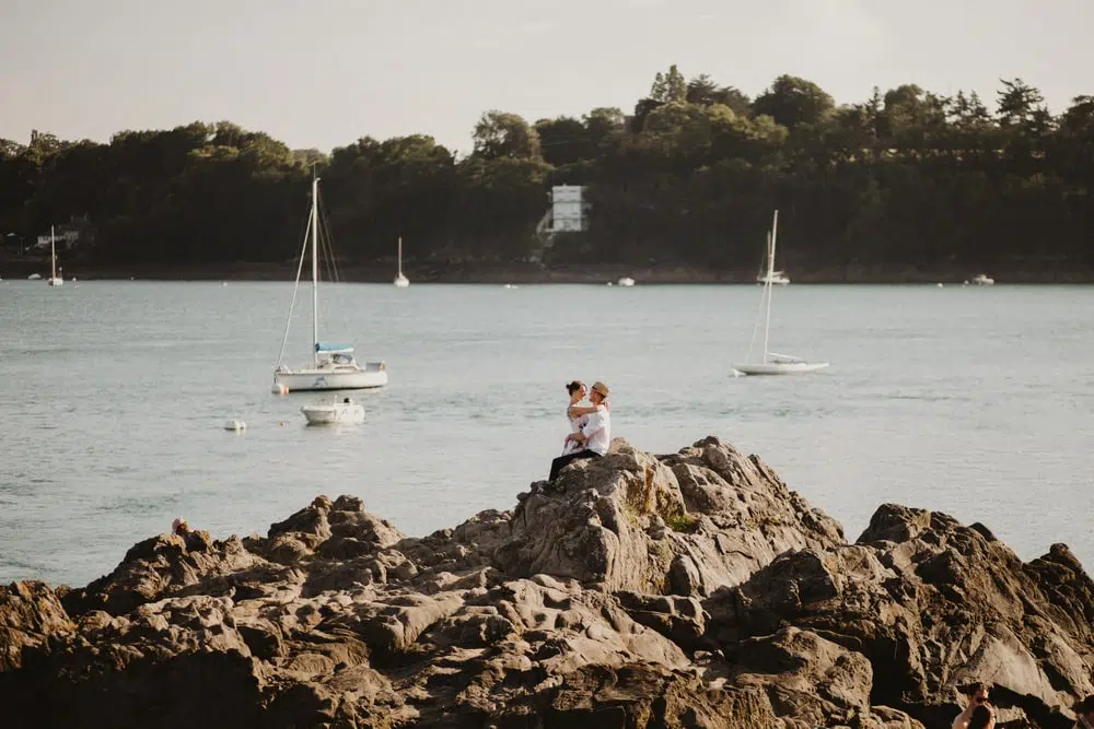 couple bretagne mer