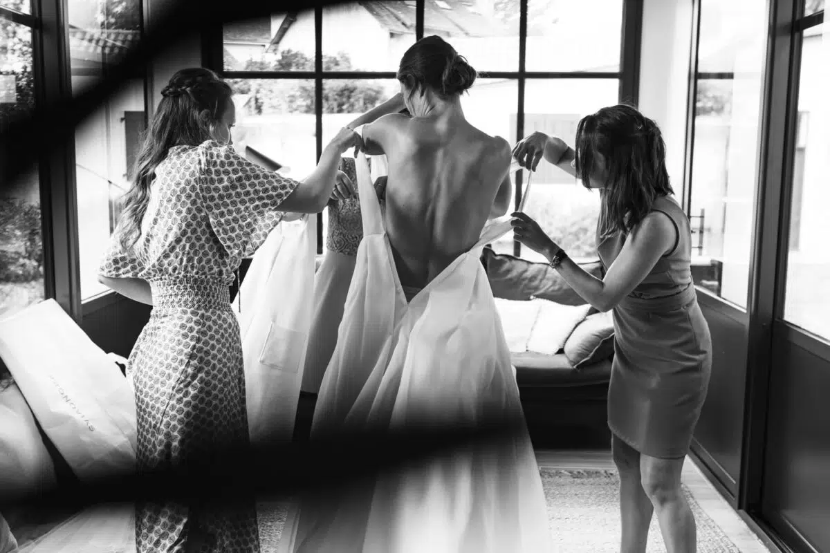 habillage robe mariée véranda