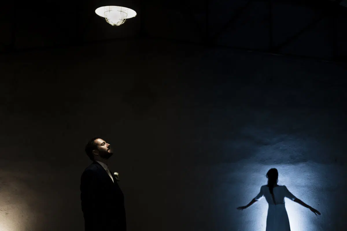 portrait couple créatif couleur orange bleue