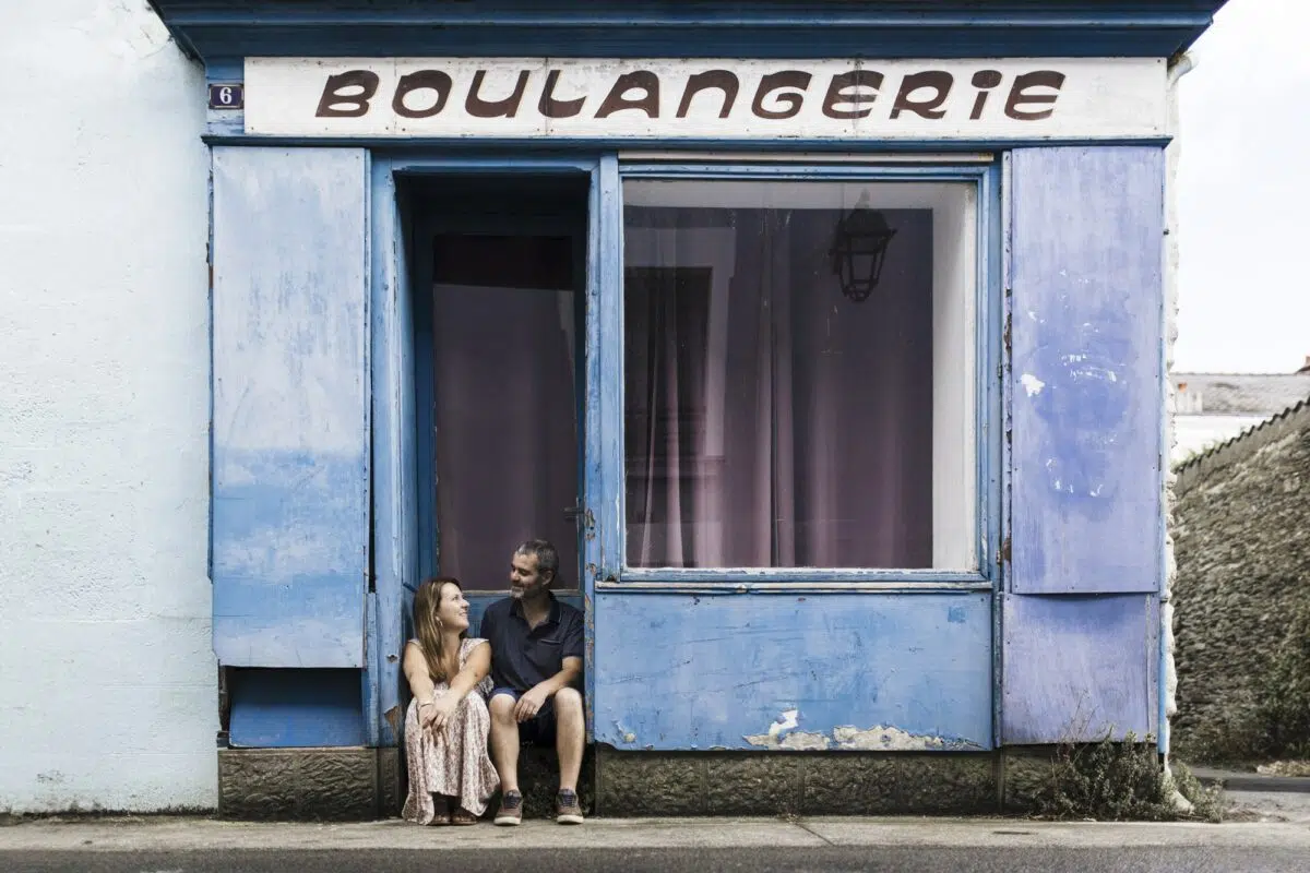 couple assis devant ancienne boulangerie trentemoult