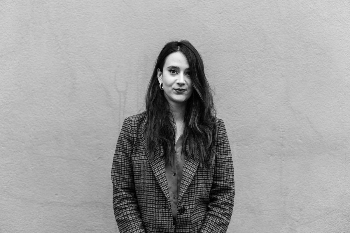 Portrait féminin capturé lors d’une séance couple à Trentemoult, près de Nantes.